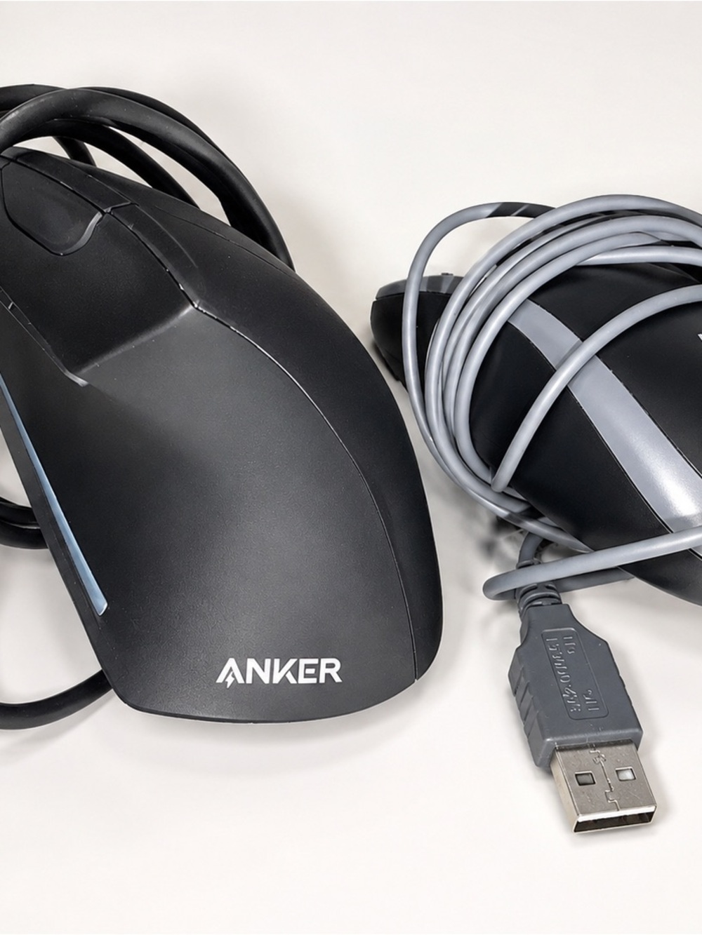 Anker Black Vertical Wired USB & Logitech Mouse with Gray Cable